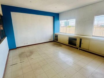 Local comercial frente al Aeropuerto