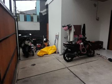 For Sale House in Dukuh Zamrud, Bekasi City, 3 Floors, Rooftop, Access to 2 Cars