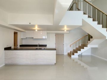 2 STORY PENTHOUSE MANDANI BAY CEBU