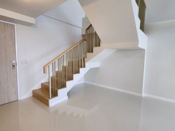 2 STORY PENTHOUSE MANDANI BAY CEBU