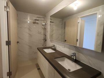 2 STORY PENTHOUSE MANDANI BAY CEBU