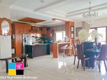 For Sale Overlooking House in Northridge Monterrazas de Cebu