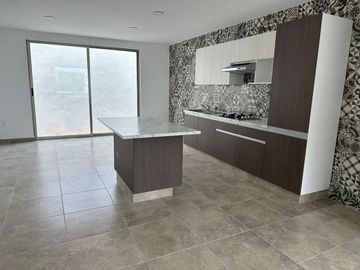 HERMOSA CASA NUEVA EN VENTA EN TOLUCA -CACALOMACAN, EN EL PRIMER CUADRO EN LA ZONA RESIDENCIAL CAMPESTRE