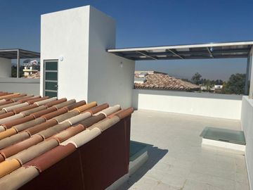 HERMOSA CASA NUEVA EN VENTA EN TOLUCA -CACALOMACAN, EN EL PRIMER CUADRO EN LA ZONA RESIDENCIAL CAMPESTRE