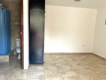 Casa 416 m2. de lujo + Piscina + Terreno 2.052 m2. (Sector Los Aromitos - Cumbayá)