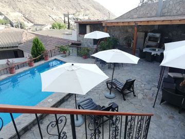 HERMOSA CASA EN CALLE EL PEÑÓN, URBANIZACIÓN LAS LOMAS DE LA PLANICIE. LIMITE DE A MOLINA Y CIENEGUILLA