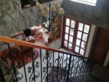 HERMOSA CASA EN CALLE EL PEÑÓN, URBANIZACIÓN LAS LOMAS DE LA PLANICIE. LIMITE DE A MOLINA Y CIENEGUILLA