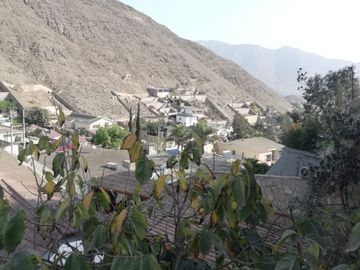 HERMOSA CASA EN CALLE EL PEÑÓN, URBANIZACIÓN LAS LOMAS DE LA PLANICIE. LIMITE DE A MOLINA Y CIENEGUILLA