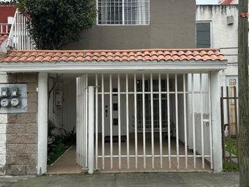 BONITA CASA EN VENTA EN CHAPULTEPEC, CON AMPLIACION