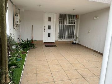 BONITA CASA EN VENTA EN CHAPULTEPEC, CON AMPLIACION