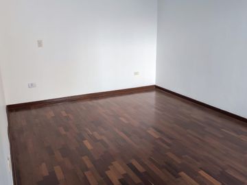 ALQUILO AMPLIO DEPARTAMENTO CHORRILLOS 150 M2