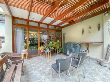 Vendo Casa a una cuadra de Av. 28 de Julio, zona segura y tranquila.