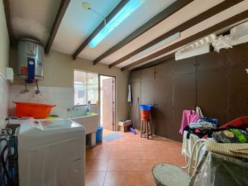 Vendo Casa a una cuadra de Av. 28 de Julio, zona segura y tranquila.
