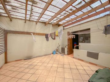 Vendo Casa a una cuadra de Av. 28 de Julio, zona segura y tranquila.