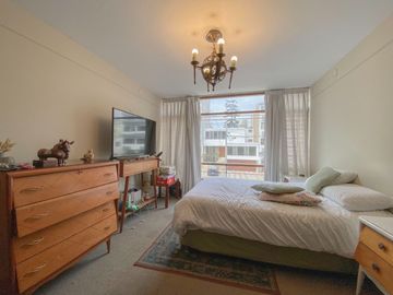 Vendo Casa a una cuadra de Av. 28 de Julio, zona segura y tranquila.