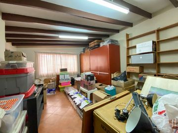Vendo Casa a una cuadra de Av. 28 de Julio, zona segura y tranquila.