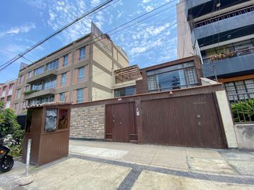 Vendo Casa a una cuadra de Av. 28 de Julio, zona segura y tranquila.