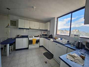 Oportunidad, Amplio Dpto en Venta, Sector Embajada Americana
