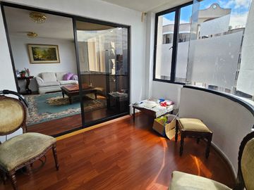 Oportunidad, Amplio Dpto en Venta, Sector Embajada Americana