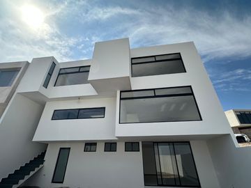 Hermosa casa a estrenar, en Roble Residencial, Chapultepec