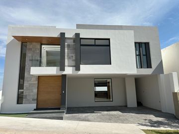 Hermosa casa a estrenar, en Roble Residencial, Chapultepec
