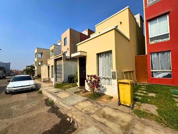 SE VENDE CASA DE 2 PISOS C/ ESTACIONAMIENTO EN VILLA CLUB 1, CARABAYLLO