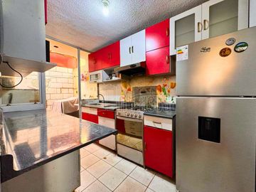 SE VENDE CASA DE 2 PISOS C/ ESTACIONAMIENTO EN VILLA CLUB 1, CARABAYLLO