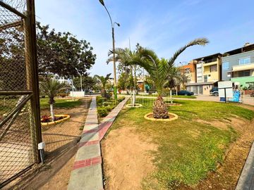 SE VENDE CASA DE 2 PISOS C/ ESTACIONAMIENTO EN VILLA CLUB 1, CARABAYLLO