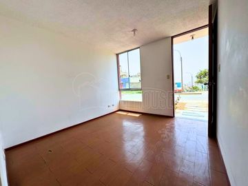 SE ALQUILA CASA DE 1 PISO EN ESQUINA EN VILLA CLUB 2, CARABAYLLO