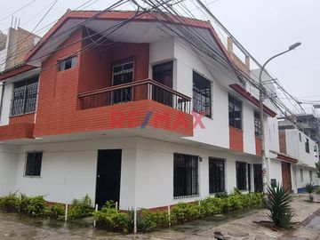 VENDO HERMOSA CASA DE 3 PISOS EN LOS OLIVOS
