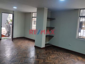 VENDO HERMOSA CASA DE 3 PISOS EN LOS OLIVOS
