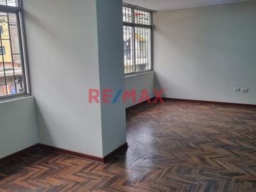 VENDO HERMOSA CASA DE 3 PISOS EN LOS OLIVOS