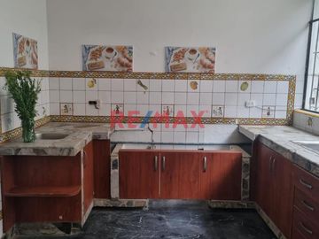 VENDO HERMOSA CASA DE 3 PISOS EN LOS OLIVOS