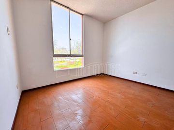 SE ALQUILA CASA DE 2 PISOS EN EQUINA EN VILLA CLUB 2, CARABAYLLO