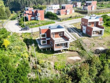 Casa Dos Pisos/ Lomas De Ten-ten/ Castro/ Isla Grande Chiloé