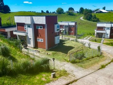 Casa Dos Pisos/ Lomas De Ten-ten/ Castro/ Isla Grande Chiloé