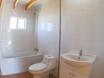 Casa Dos Pisos/ Lomas De Ten-ten/ Castro/ Isla Grande Chiloé