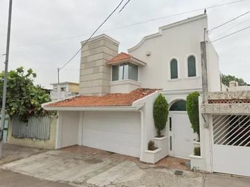 EXCELENTE CASA UBICADA EN LA COL SALVADOR DIAZ MIRON, EN LA CIUDAD DE VERACRUZ