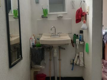 CASA 2 PISOS EN PRIVADA