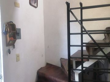 CASA 2 PISOS EN PRIVADA
