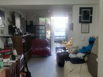 CASA 2 PISOS EN PRIVADA