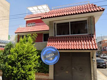 Casa en Nueva Vallejo Gustavo A. Madero CDMX. Remates Exclusivos, Tu nuevo hogar te espera.