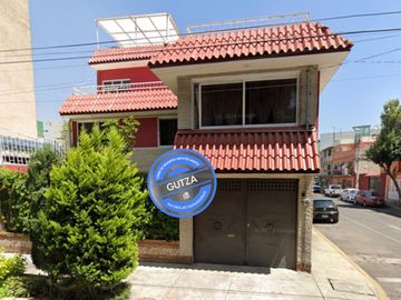 Casa en Nueva Vallejo Gustavo A. Madero CDMX. Remates Exclusivos, Tu nuevo hogar te espera.