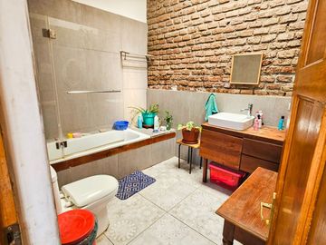 Hermosa casa tradicional Joaquín Vicuña, Santiago / Sector Av Matta