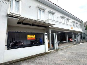 Kos Eksklusif 24 Kamar Hanya 200 meter dari Jalan Seturan Raya