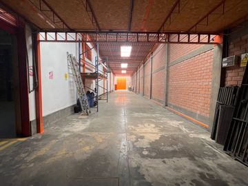 VENTA EXCELENTE LOCAL COMERCIAL EN SANTA ANITA