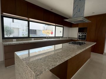 Residencial Lomas del Molino 3 Amplios Espacios y Excelentes Acabados