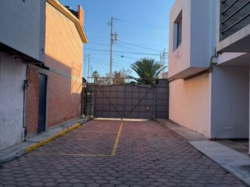 DEPA EN VENTA A UN PASO DE RECTA A CHOLULA Y SAT