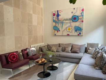 CASA DE DISEÑO EN COYOACAN CON EXCELENTES ESPACIOS Y LUZ NATURAL