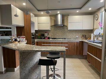 CASA DE DISEÑO EN COYOACAN CON EXCELENTES ESPACIOS Y LUZ NATURAL